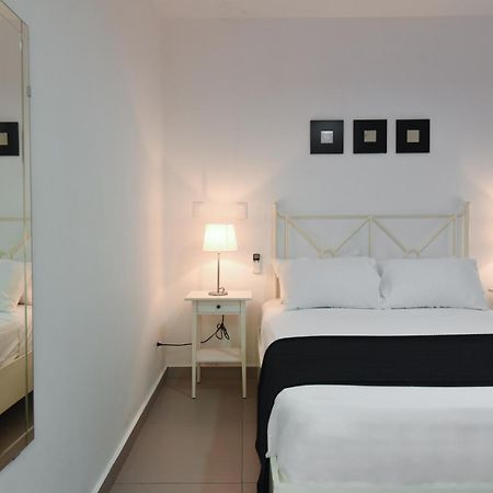 Ph 19 Guesthouse Hotel In Gazcue Santo Domingo Room photo