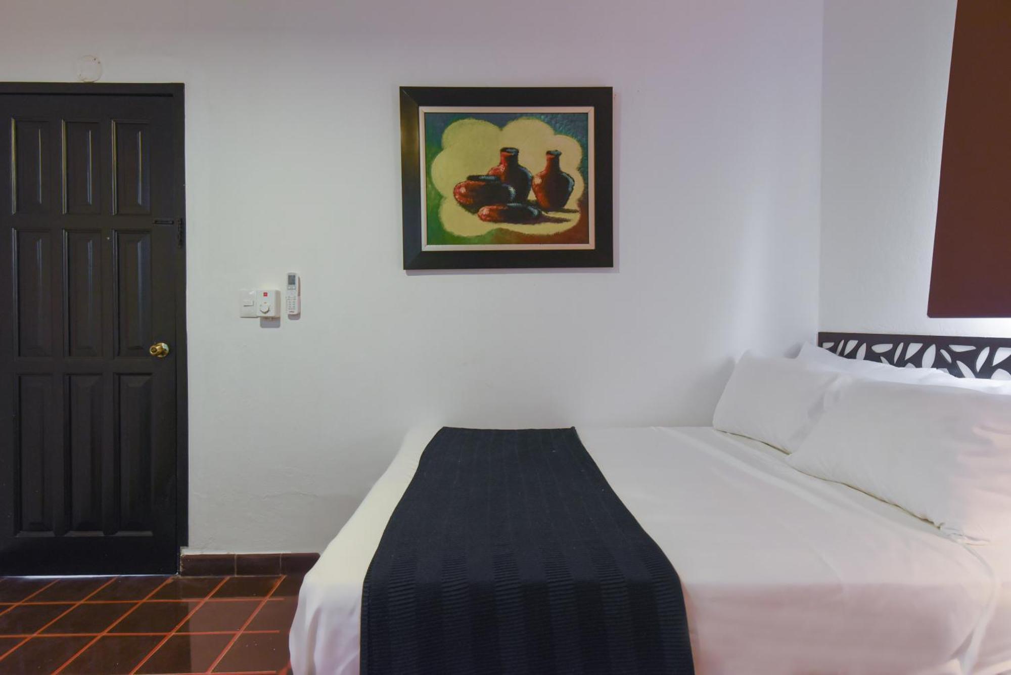 Ph 19 Guesthouse Hotel In Gazcue Santo Domingo Room photo