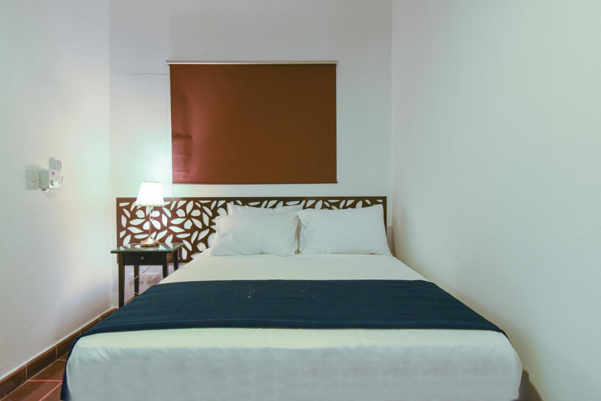 Ph 19 Guesthouse Hotel In Gazcue Santo Domingo Room photo