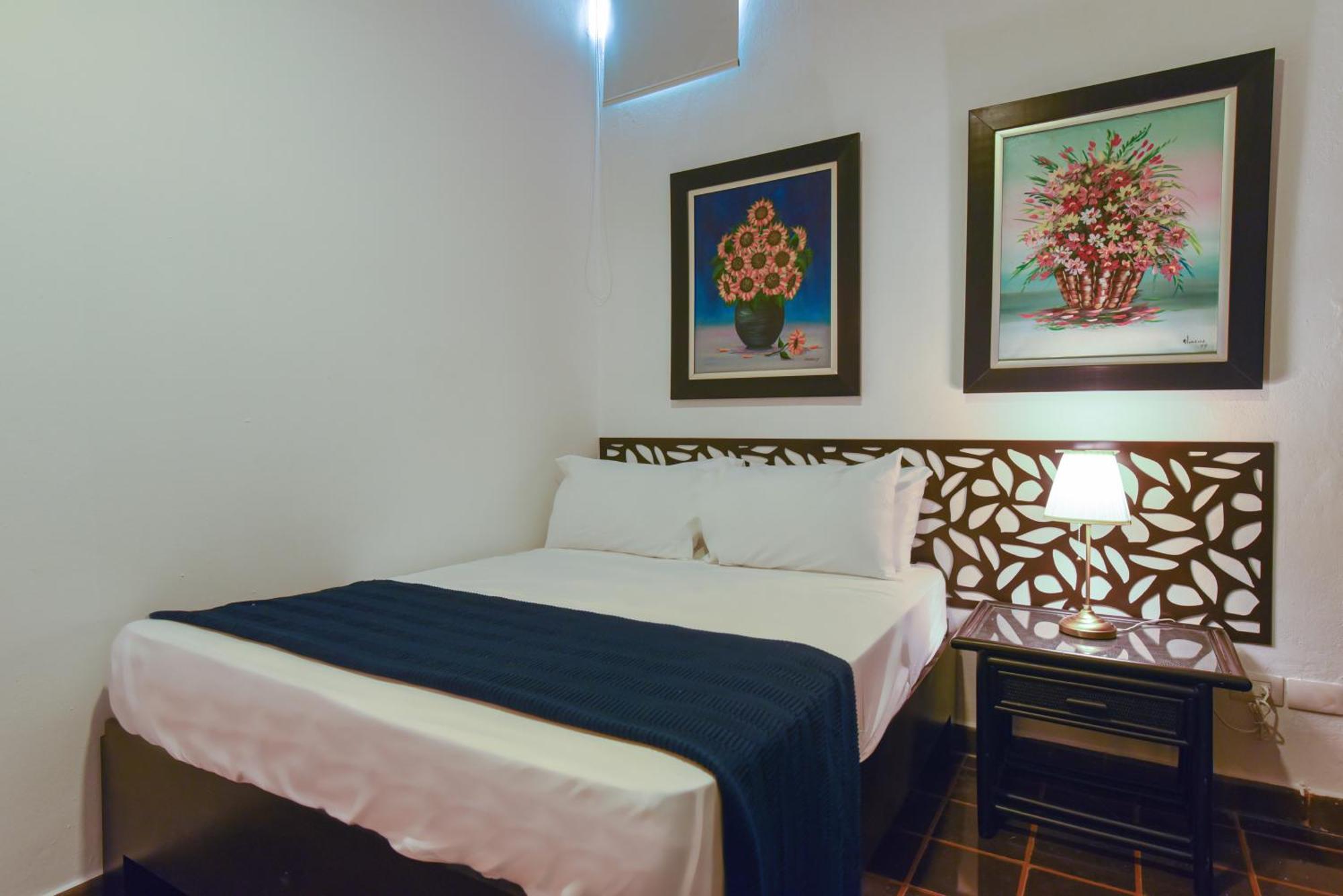 Ph 19 Guesthouse Hotel In Gazcue Santo Domingo Room photo
